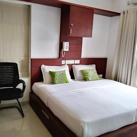 Omnest Hotel Kochi Екстериор снимка