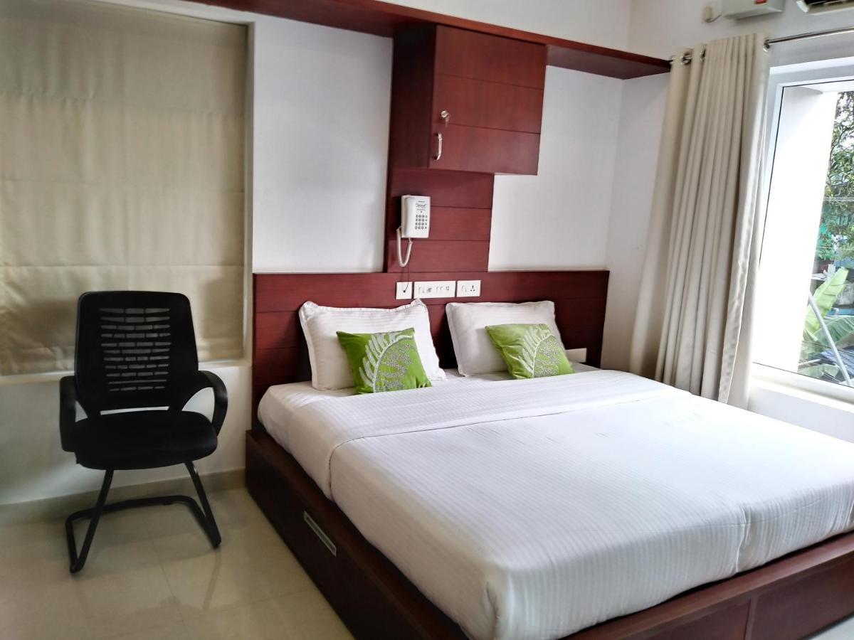 Omnest Hotel Kochi Екстериор снимка