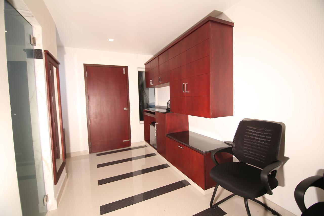 Omnest Hotel Kochi Екстериор снимка