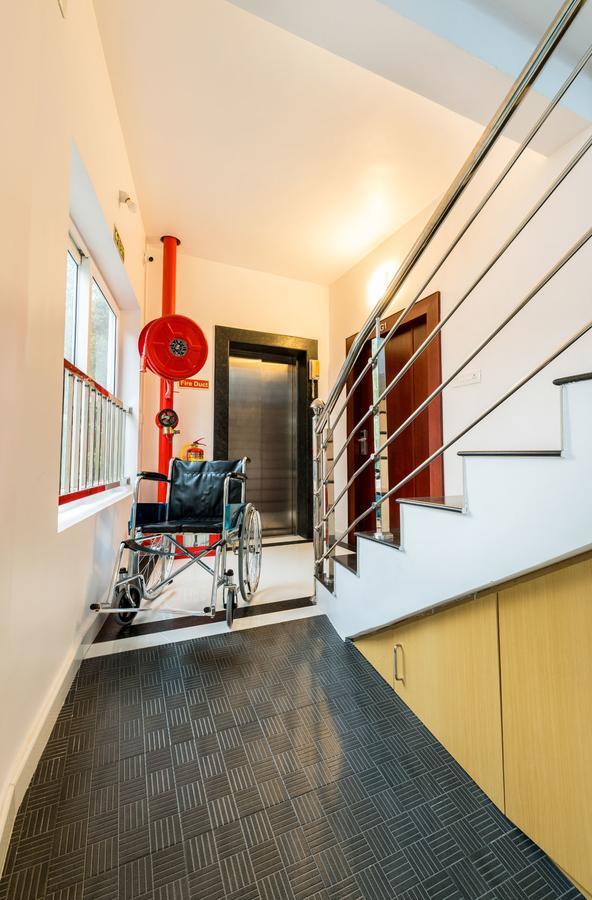 Omnest Hotel Kochi Екстериор снимка