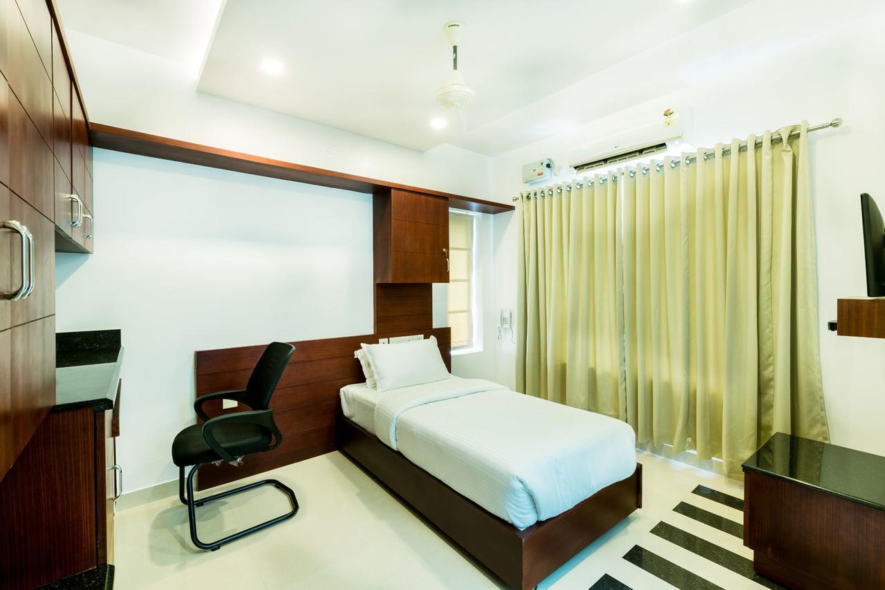 Omnest Hotel Kochi Екстериор снимка