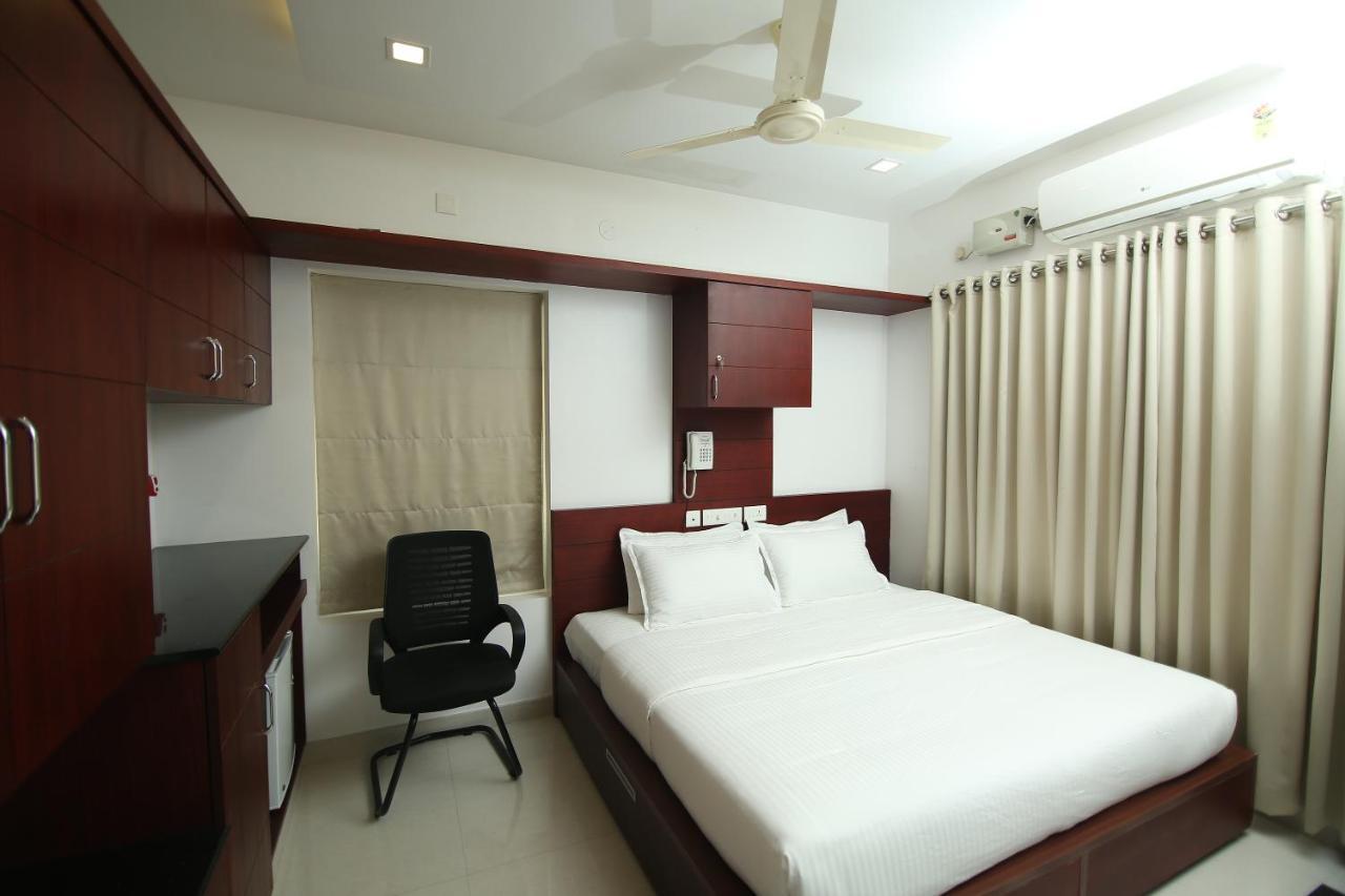 Omnest Hotel Kochi Екстериор снимка